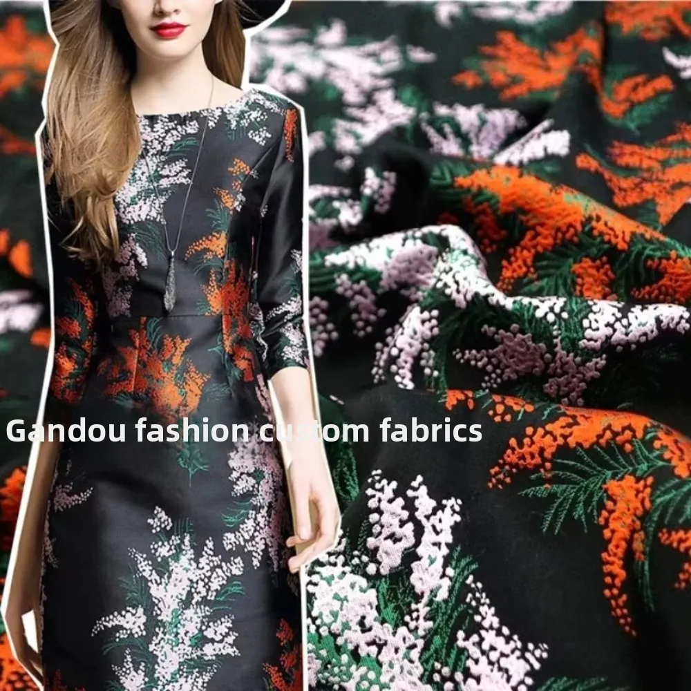 

Окрашенная в пряжу парчовая жаккардовая ткань Темно-зернистая платье Тренч Модный европейский брендовый дизайн для шитья Оптовая продажа Материал Ткань