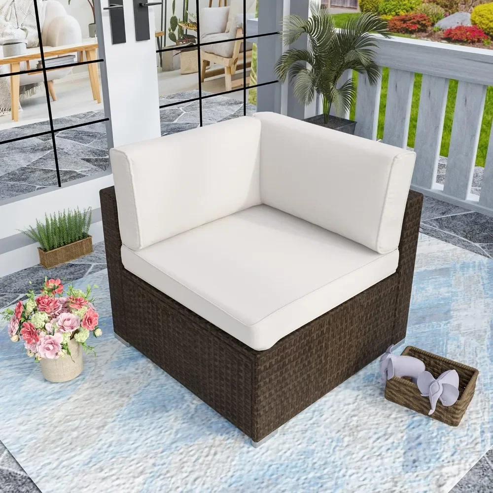 Muebles de patio al aire libre, silla de esquina derecha de mimbre con cojín beige para jardín, piscina, patio trasero