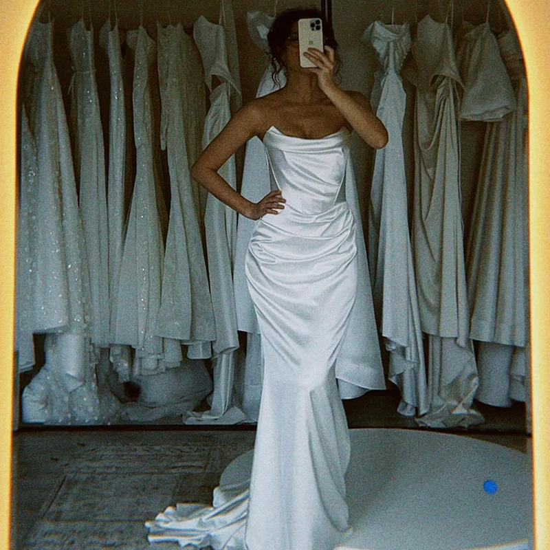 

Eightree Simple Mermaid Wedding Dresses Strapless Sleeveless Satin Bridal Dress White Boho Wedding Ball Prom Gowns Customized