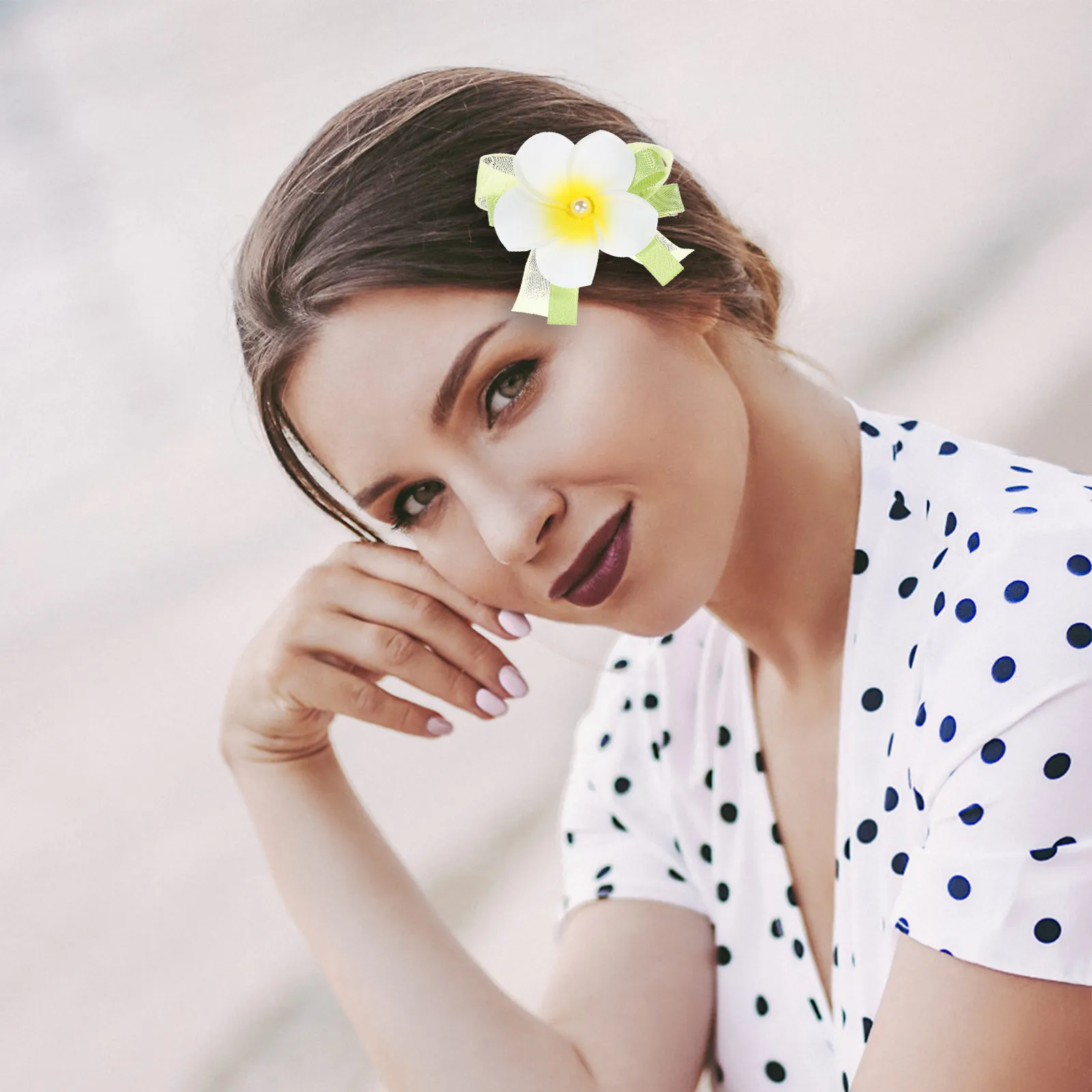 

2 шт. заколки для волос с плюмерией, маленькие милые заколки-цветы для девочек, аксессуары для волос, заколки-плюмерии для повседневного стиля