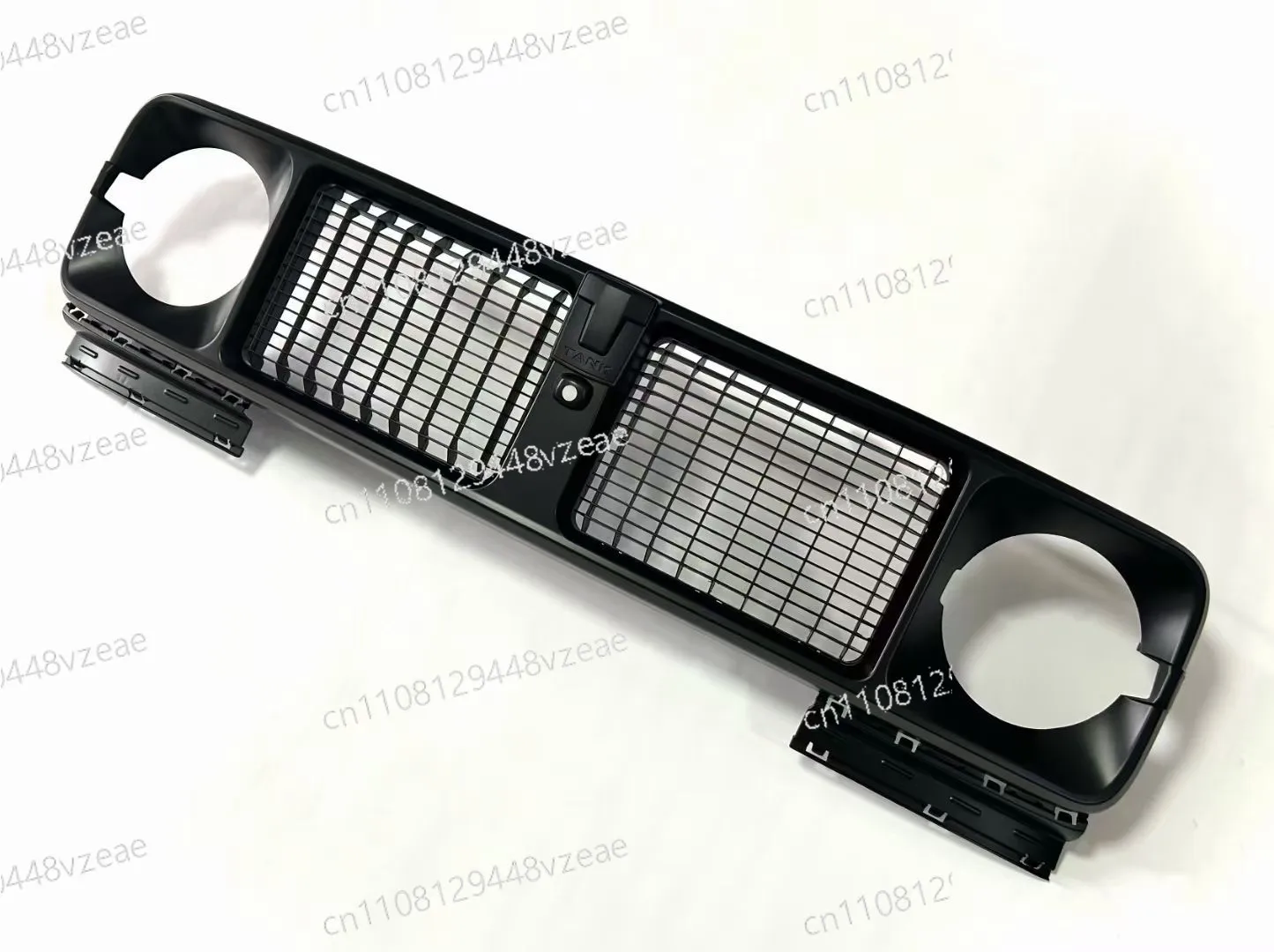 

Китайский комплект для модификации: передние и задние бамперы, защита двигателя, расширители колесных арок, багажник на крышу, лестница.