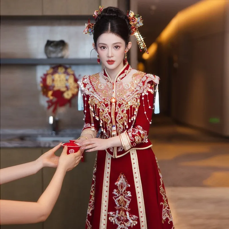 New Chinese-style velvet dress with a phoenix crown and red wedding