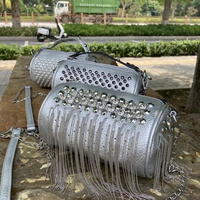 

Новая модная сумка-мессенджер 2026 с бриллиантами и заклепками, яркая сумка с кисточками, уличная женская летняя сумка со стразами
