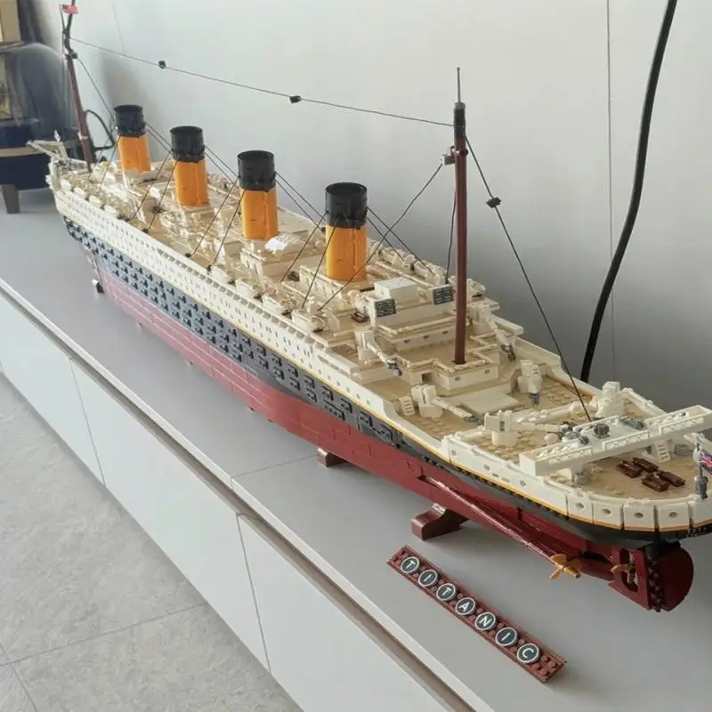 9090 Stuks Grote Cruiseboot Schip Stoomschip Titanic Model Bouwstenen Desktop Decoratie Diy Verjaardagscadeautjes Compatibel 10294
