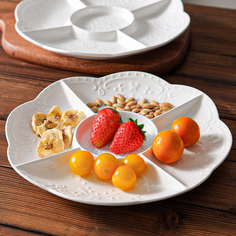 Plato de fruta dividido de cerámica europea, bandeja de dulces de gran capacidad con relieve blanco para el hogar, plato para aperitivos y nueces, vajilla para sala de estar