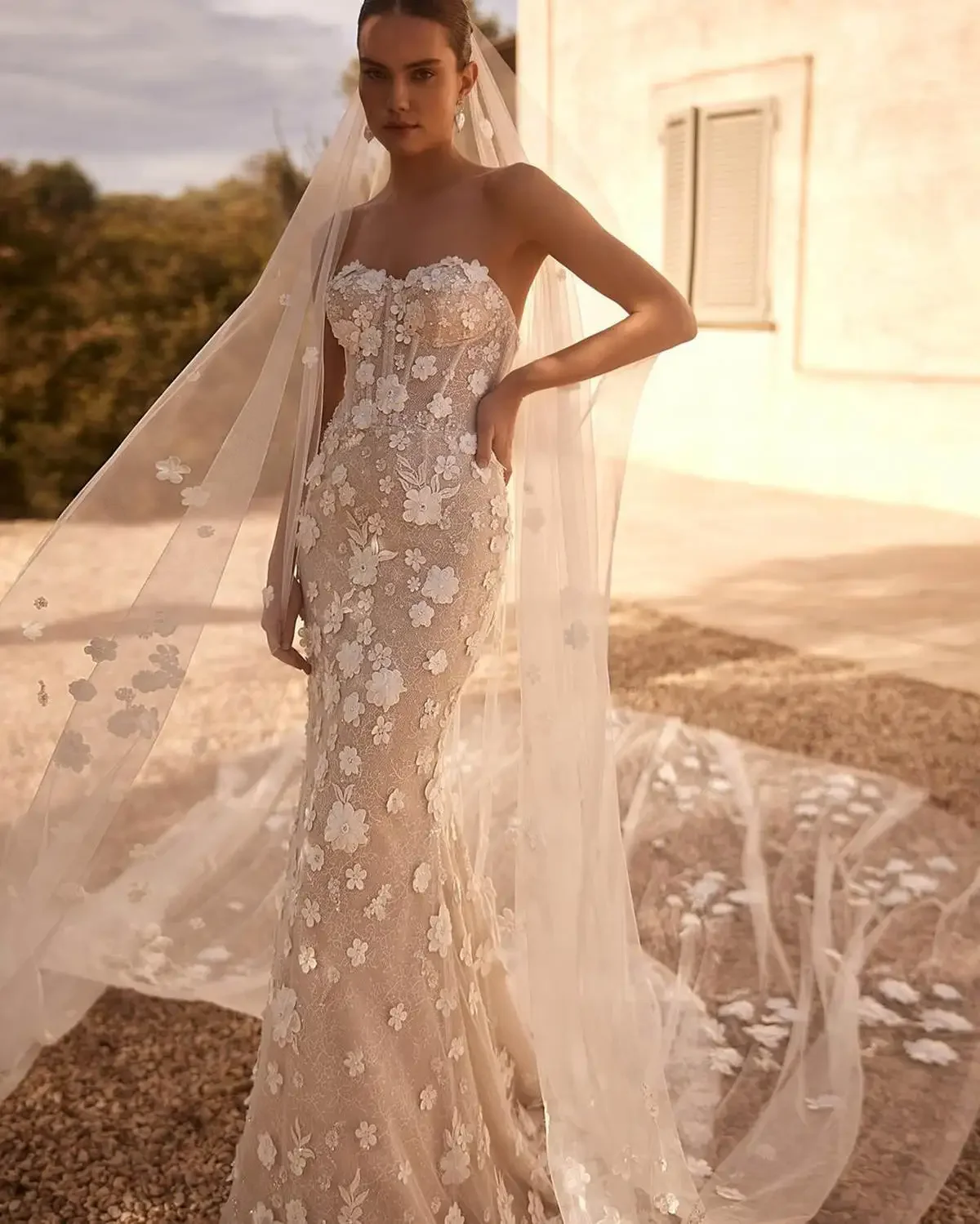 

Customized Gorgeous Mermaid Wedding Dress With Jacket Lace Appliques Bride Gowns Handmade Flowers Sweep Train Bridal Dressess