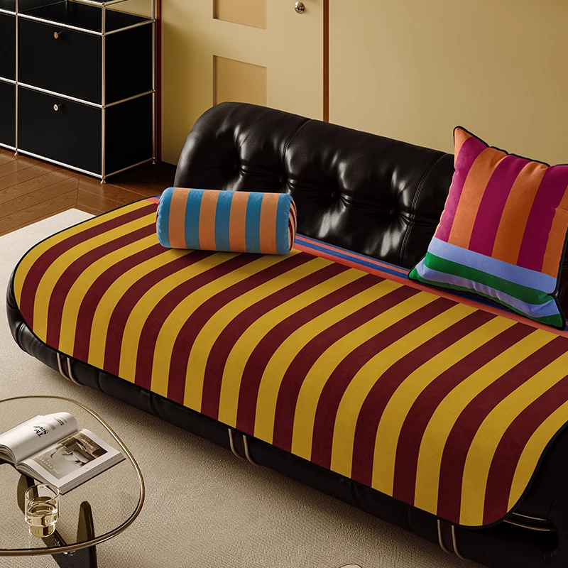 

Universal sofa cushion for all seasons