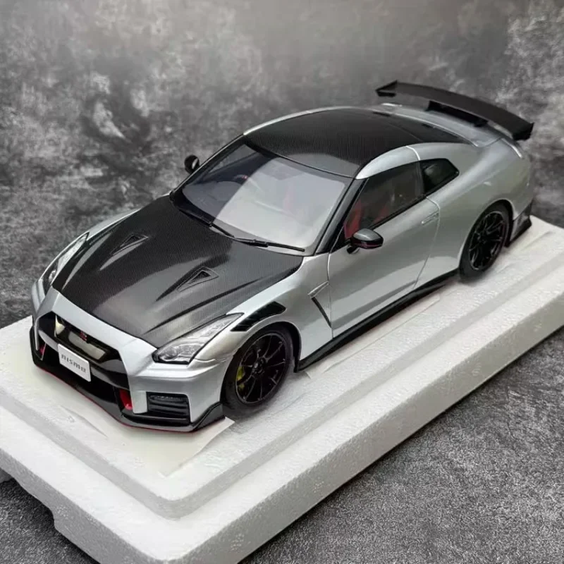 Modelo de simulação de liga AUTOart 1/18 Nissan GT-R (R35) 2022, coleção infantil de brinquedos decorativos, presentes de feriado para amigos.