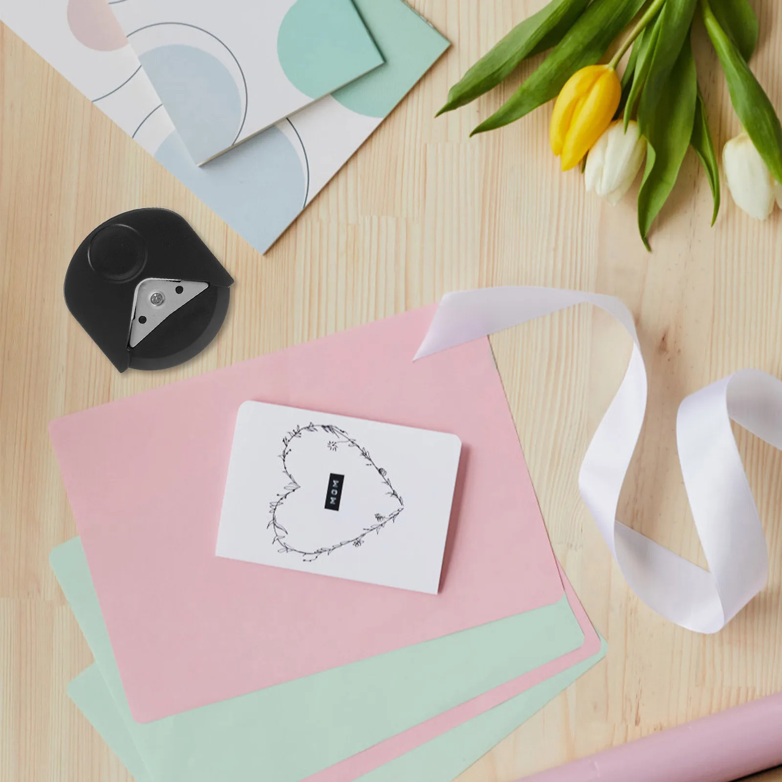 เครื่องเจาะกระดาษ 2 ชิ้น พร้อมแม่พิมพ์สแตนเลส R4 สำหรับตัดขอบการ์ดภาพ ตัดขอบเรียบ ใช้งานง่าย พกพาสะดวก