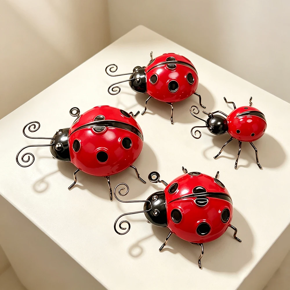 Iron Ladybug Decorative Figurine, Cute Cartoon Insect Statue, Home Decor Desktop Ornament, Wall Hanging Craft for Garden