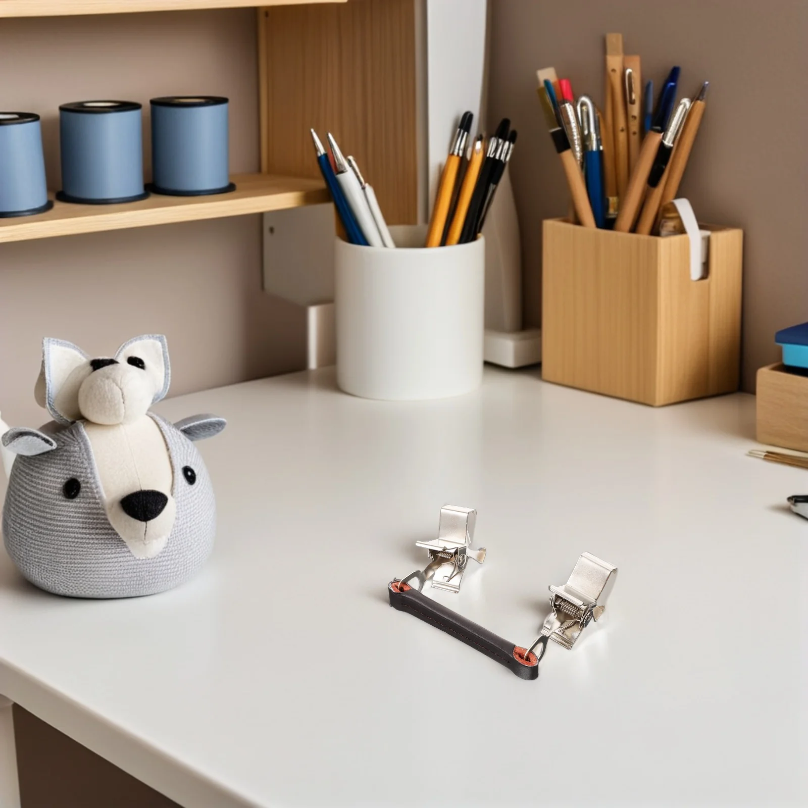 

2Pcs Metal Oil Painting Frame Carrier Clips Canvas Separators Durable Outdoor Sketching Artists Picture Frame Backing Clips