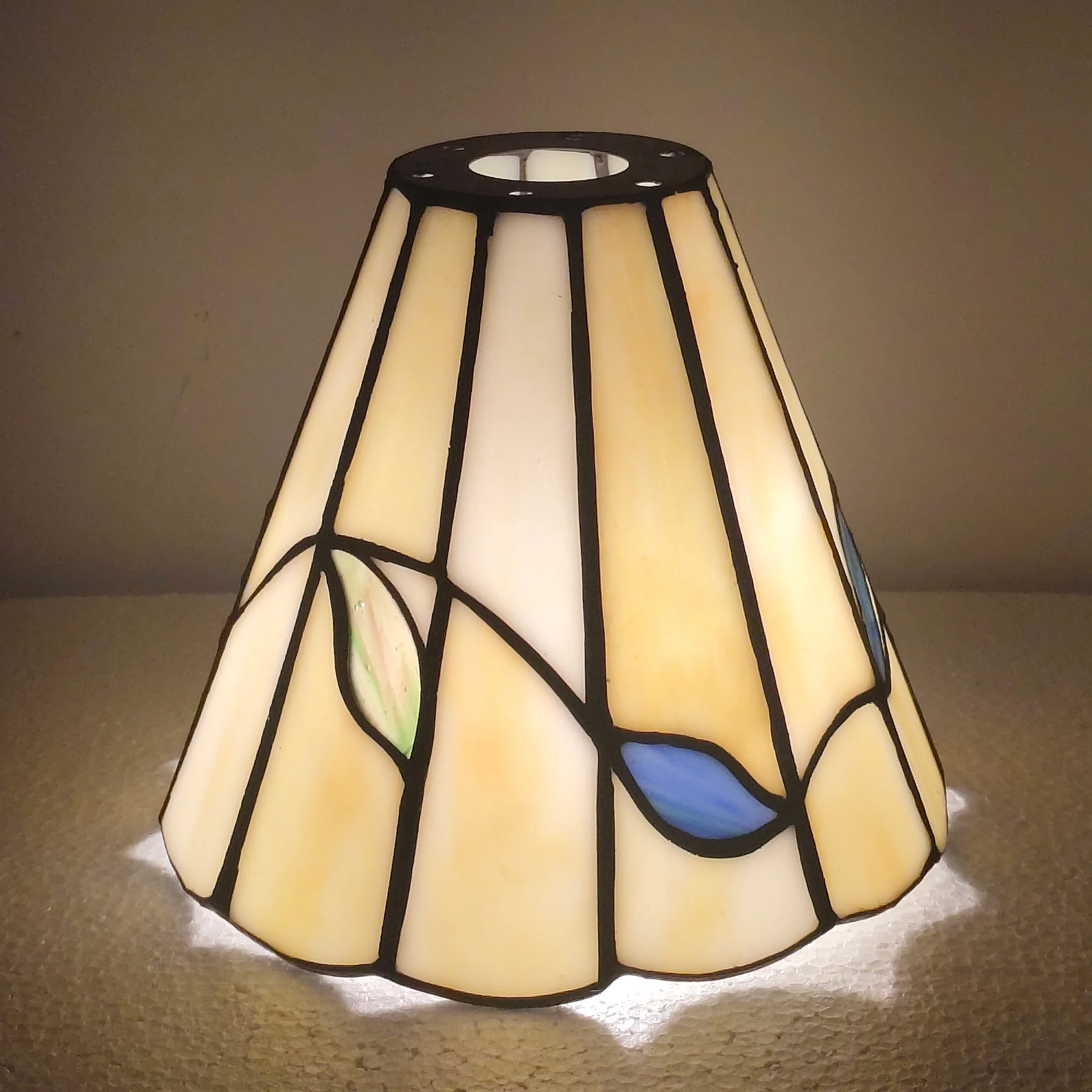 vintage winy leaf style handcrafted stained glass shade for homelighting replacement