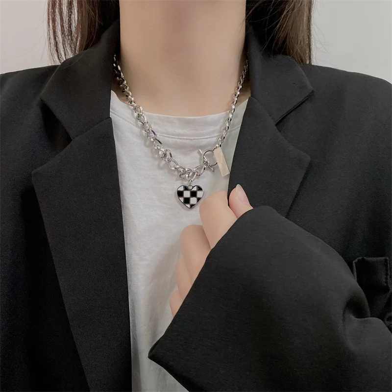 

Fashion Love Chessboard Pattern Pendant Necklace For Women Unisex Creative Black and White Grid OT Necklace Daily Office Jewelry