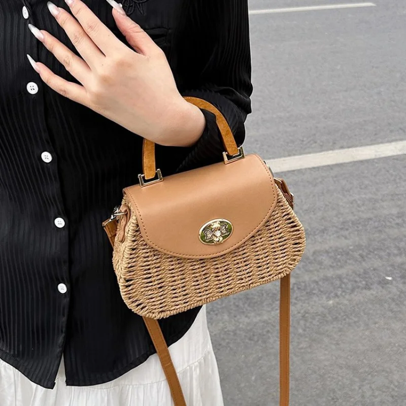 

Chic Stylish Clutch Mini Bag For Women Night Out With Vintage Look And Simple Letter Logo Messenger