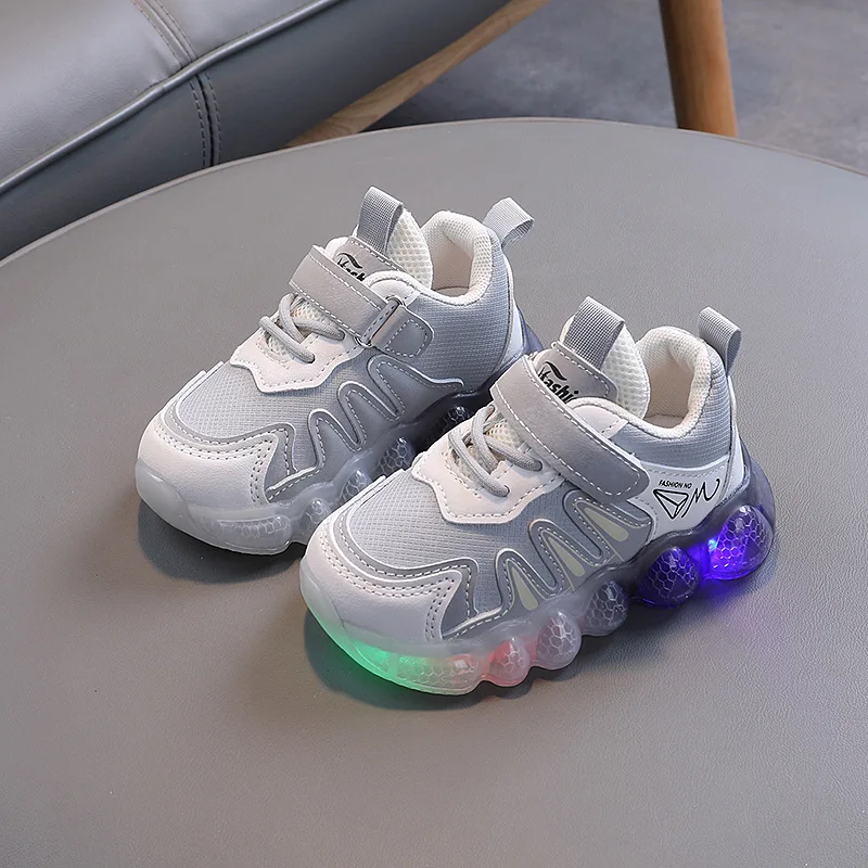 2024 New LED Children Glowing Shoes Baby Luminous Sneakers Boys Girls Lighting Running Shoes Kids Flat Breathable Mesh Sneakers