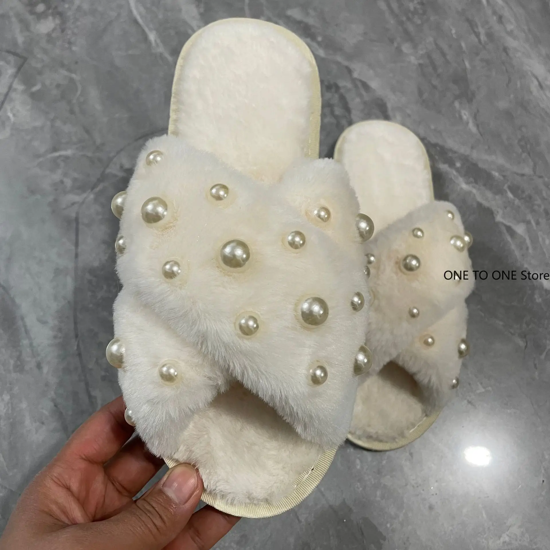 

Bride Slippers Pearl Slippers for Wedding Women Fuzzy Slipper Soft Bridesmaid Slipper for Wedding Bachelorette Party Supplies