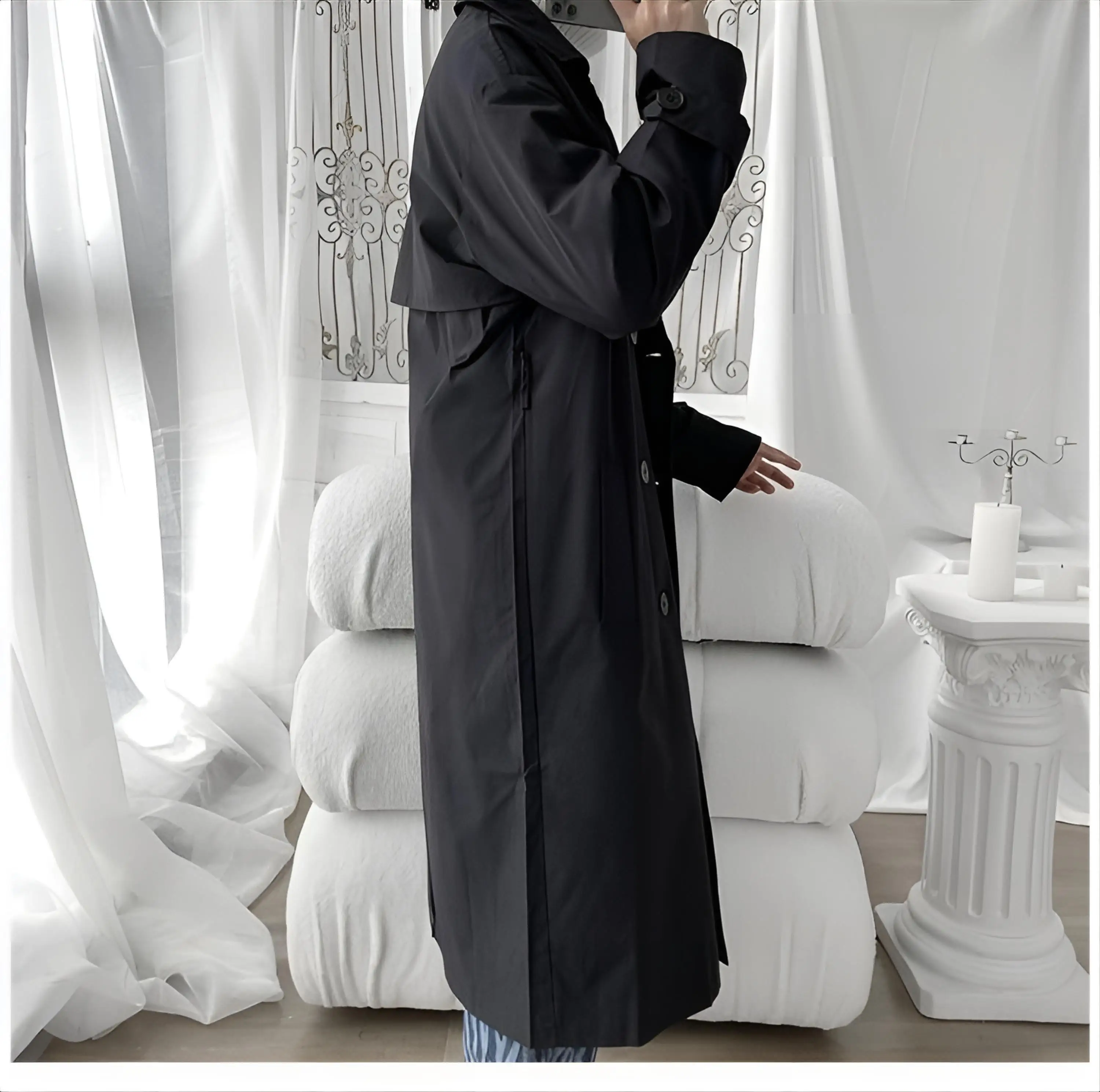 

Мужское оверсайз пальто-тренч в стиле оверфит, бежевое, с эффектом воскованной ткани, мягкое на ощупь, для летнего отдыха и путешествий, комфортное, простое, в стиле французского кэжуал.