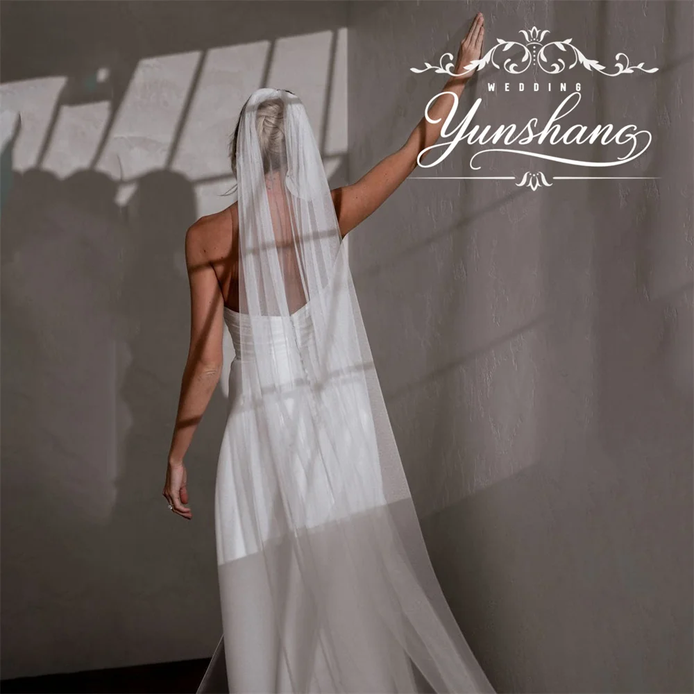 YunShang Maßgeschneidertes A-Linie-Hochzeitskleid mit V-Ausschnitt und Herzausschnitt, hoher Schlitz, ärmellos, Sweep-Zug, schlicht, modern, rückenfrei, neu