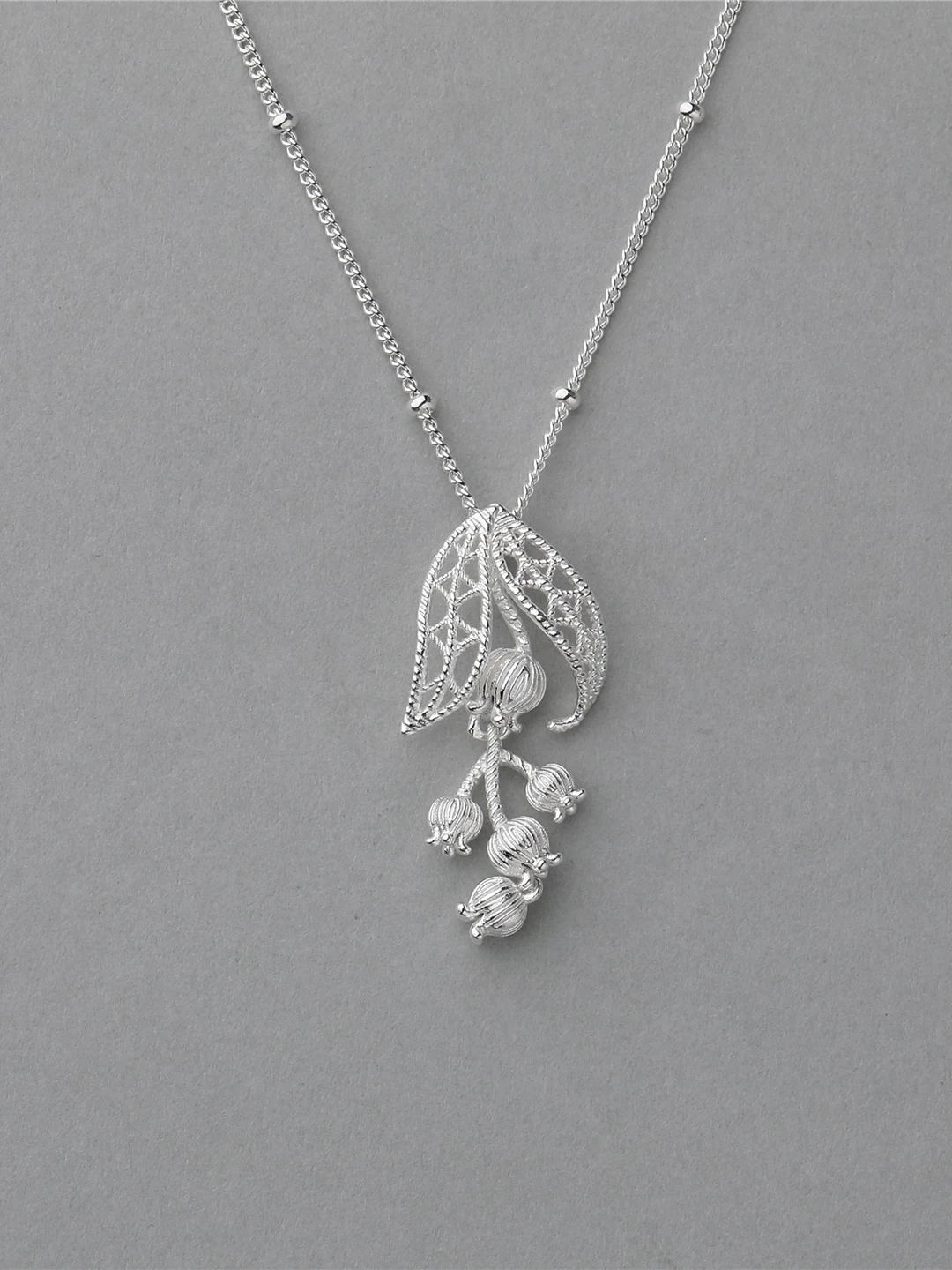 

Fanline Pure Silver Lace Hollow out Bellflower Necklace Vintage Cross Chain Universal Fashion Jewelry Outlined Design