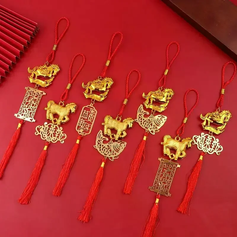 2026 سنة الحصان الذهبي البلاستيك زودياك الحصان قلادة محظوظ الربيع مهرجان المنزل سيارة حلي معلقة هدايا السنة الجديدة