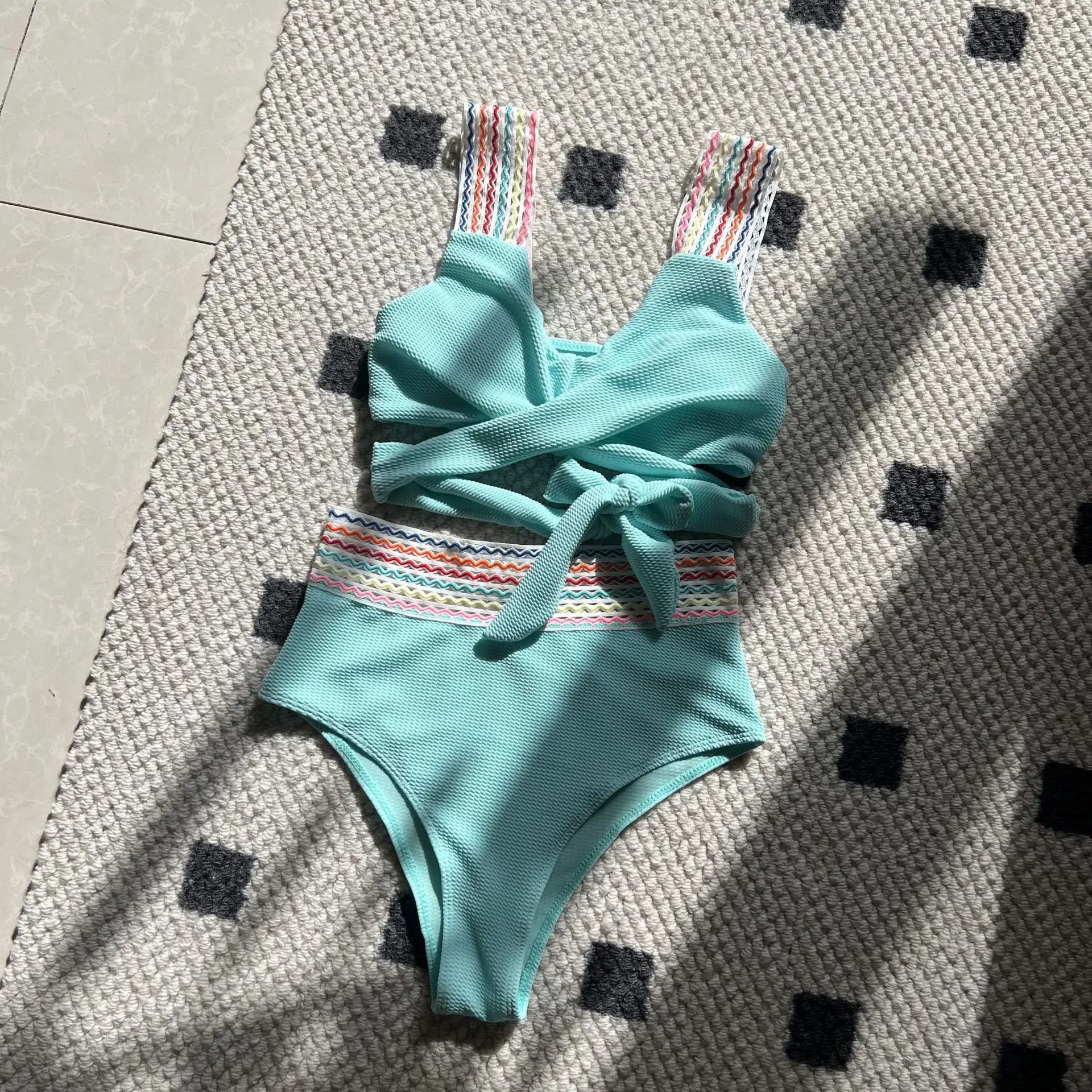 بدلة سباحة صيفية مضلعة بألوان مختلطة لعام 2025 للنساء ملابس سباحة بأشرطة متقاطعة من الخلف بخصر عالٍ بدلة استحمام رافعة للصدر ملابس بحر Tankinis