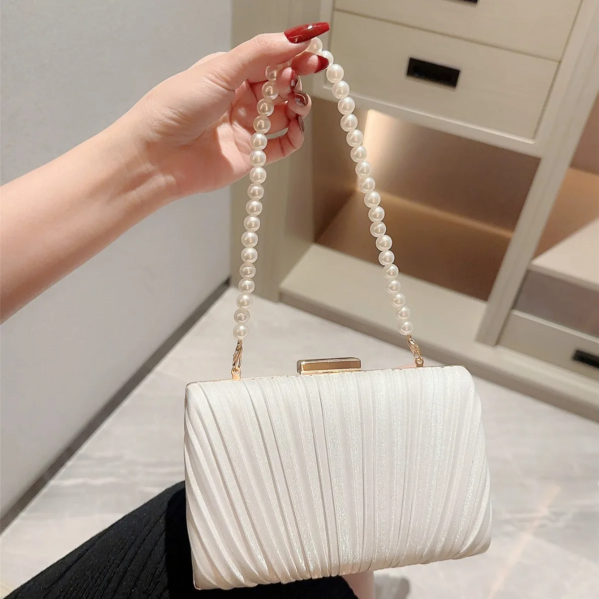 

New Pleated Box Type Dinner Bag Pearl Chain Woman's Handbag Banquet Bag Evening Bags Bridesmaid Wedding Party Clutch Bag