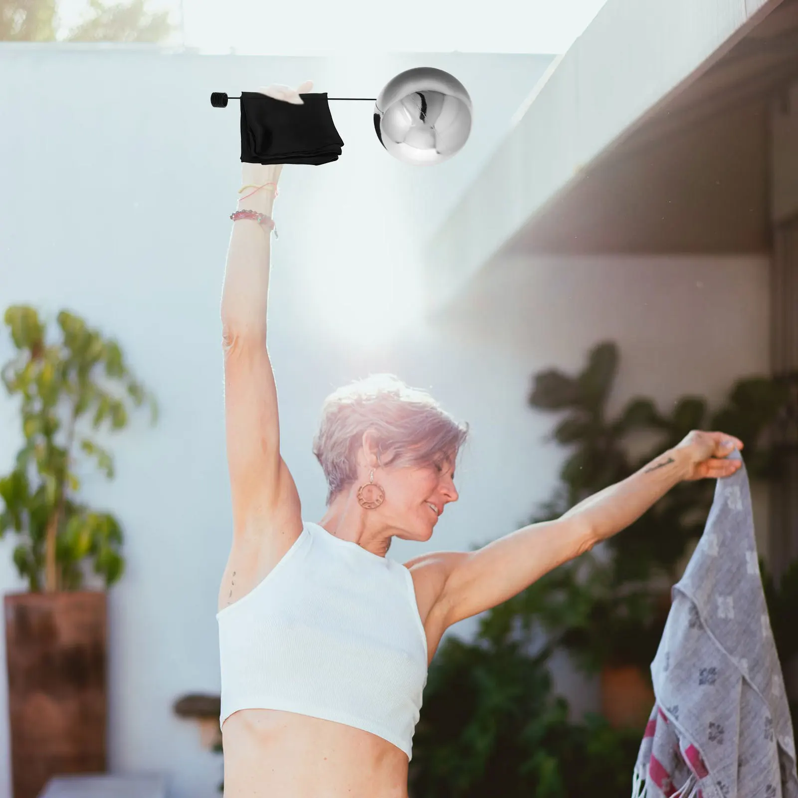 

Mini Astrosphere Floating Gravity Sphere Levitating Stage Prop Kids Halloween Party Favor Reflective Mirror Illusion Gimmick