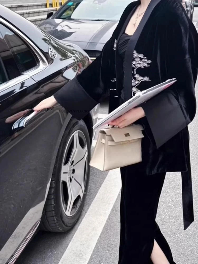 New Chinese Style women\'s Clothing Autumn Winter New Black Velet Jacket Black Coat Tangsuits Stain Lady Daily Tangsuit Coat