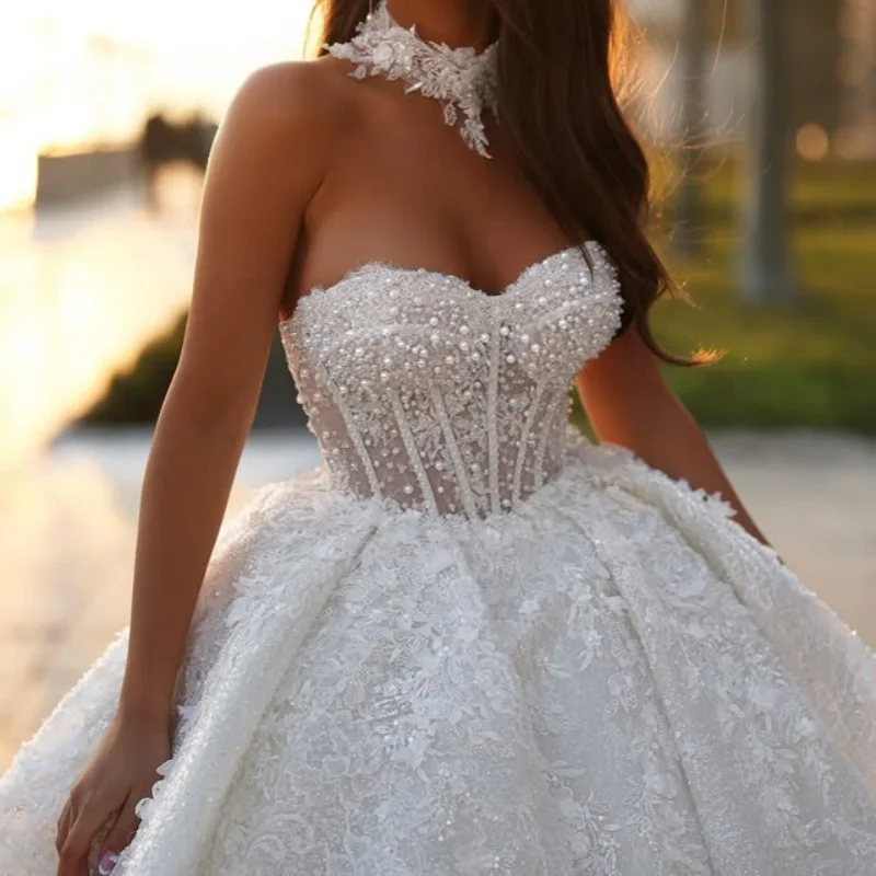 abiti da sposa a trapezio eleganti bianchi di lusso Il corsetto perla glitter perline decalcomania abiti da sposa con spalle scoperte multistrato realizzato