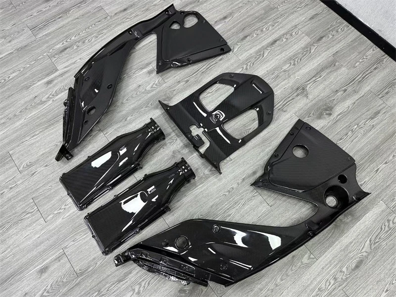 Suitable for 812 GTS Dry Carbon Fiber Replacement Engine Interior Kit