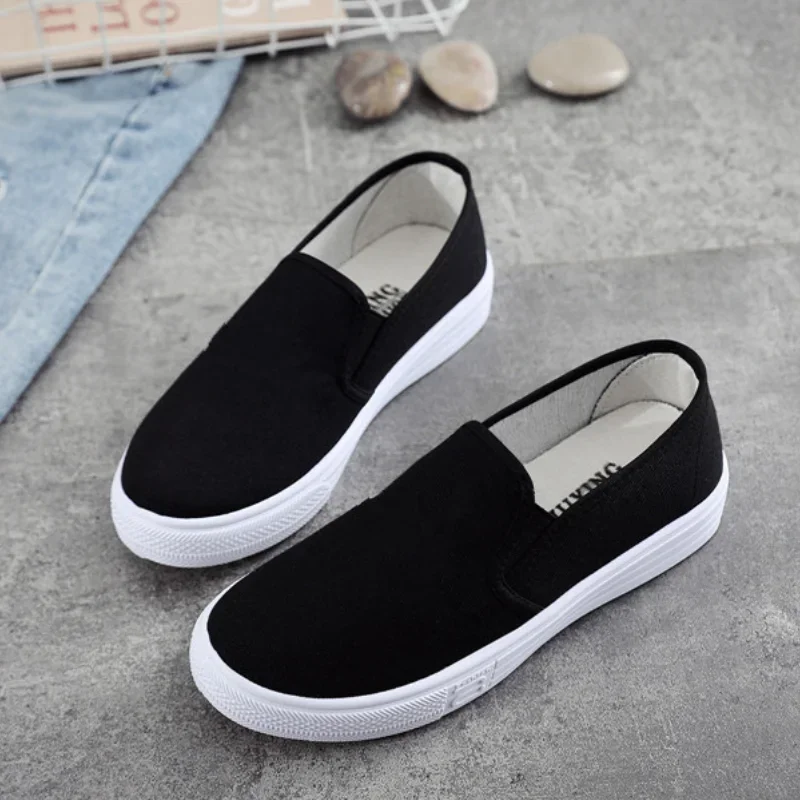 Spring and Autumn Slip on Canvas White Shoes for Women Breathable Non Slip Student Thick Soled Shoes Old Beijing Cloth Shoes