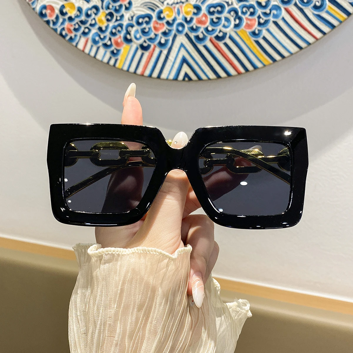 Street Fashion Events - 1 Pair of Women's Plastic Oversized