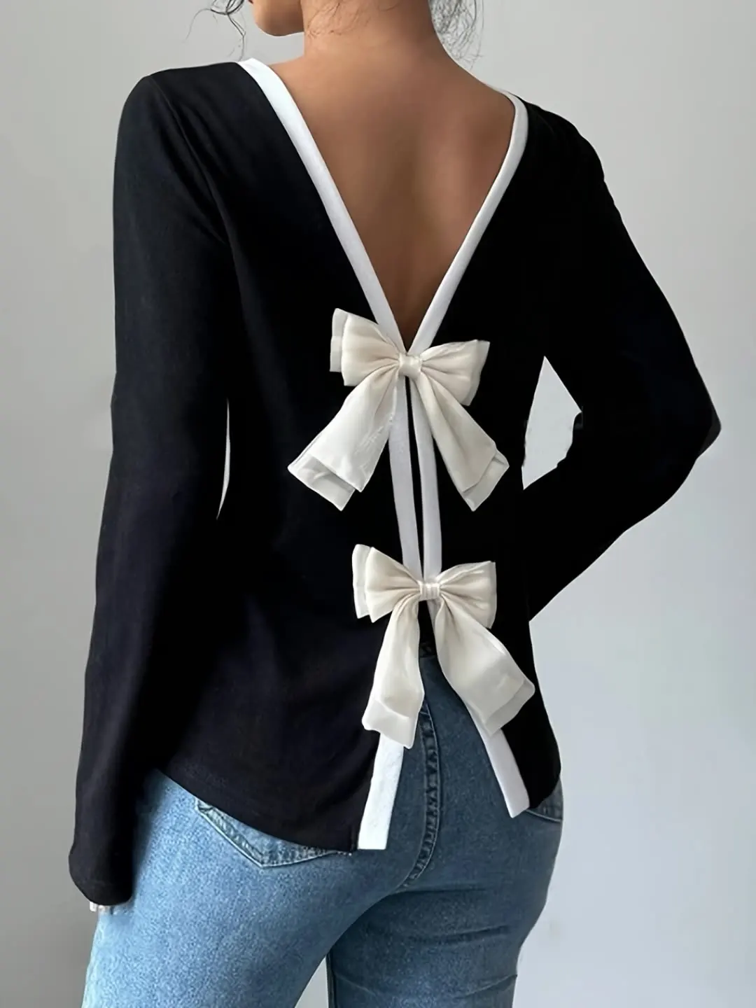 

Women's Black White Contrast Crew Neck Long Sleeve Back Cutout Double Bow Detail Fitted Casual Daily Fashion T-shirt Top
