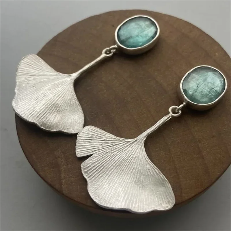 Ginkgo-Blatt Pflanzen-Ohrringe Einzigartiges Design Hochwertiges Gefühl Silberfarbene Hängeohrringe Damenschmuck