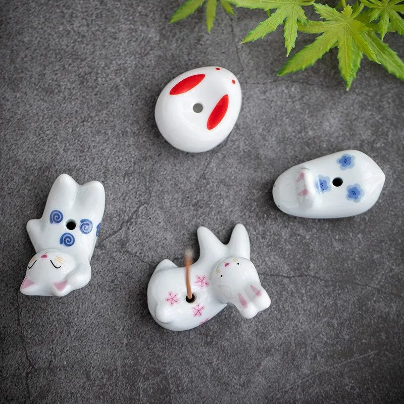 1pcs Rabbit and Kitten Incense Holder Ceramic Cute Incense Burner Ornament Creative Home Decor Incense Holder Home Decoraction