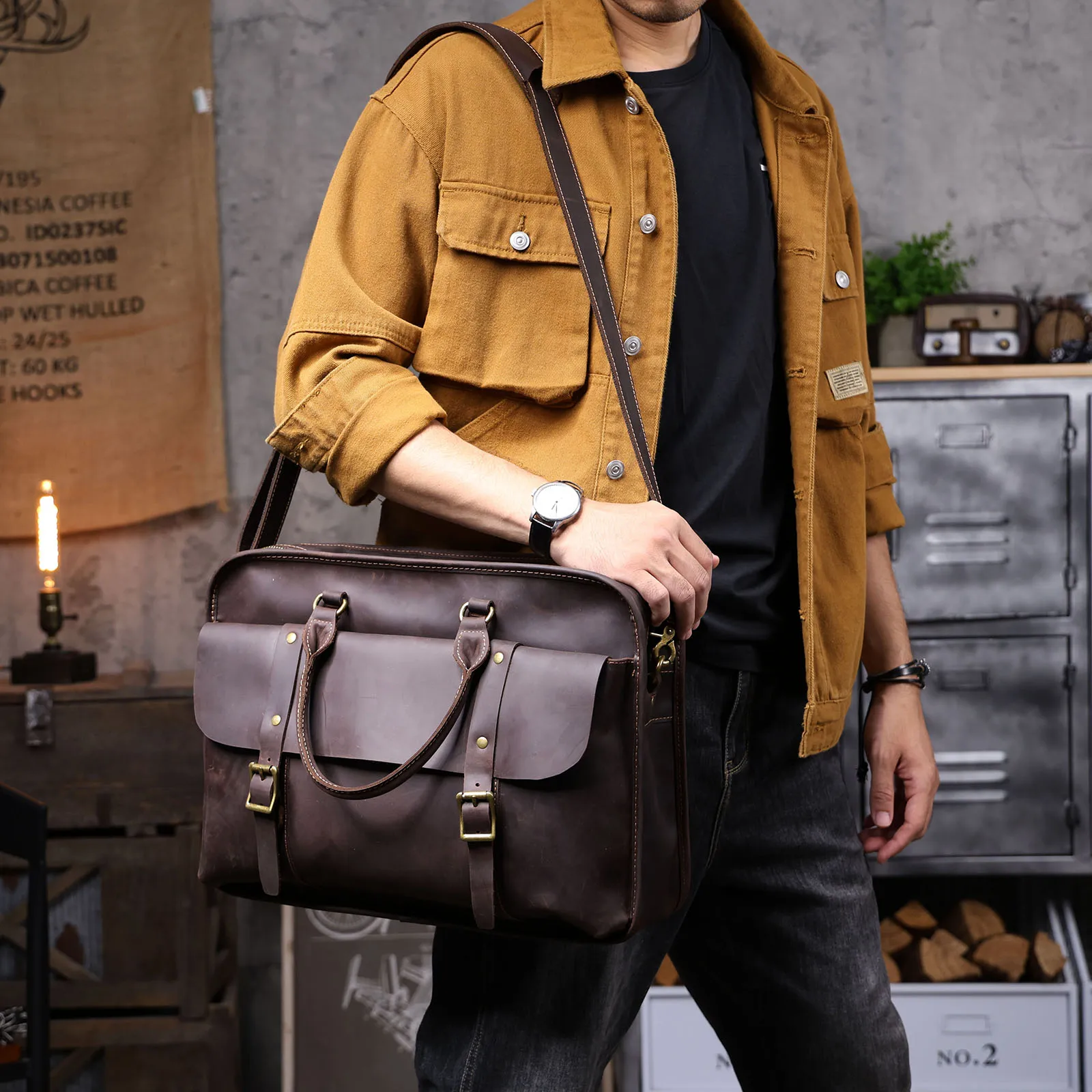 S.WORKER Klassische Aktentasche aus echtem Leder für 15"-Laptops für Herren | Handtasche aus Vollnarbenleder, Umhängetasche für Herren, Büro, Business – Detail 4