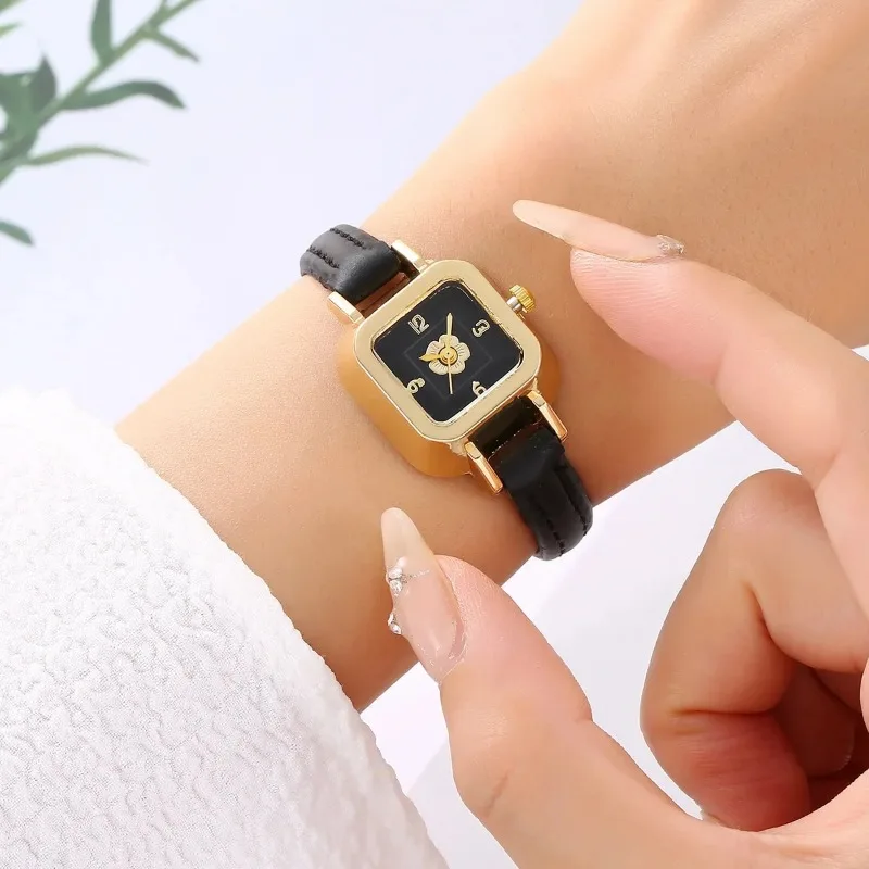 Fashion Flower Small Square Quartz Watch Women Vintage Leather Strap Quartz Wristwatches Female Retro Watches นาฬิกาข้อมือ