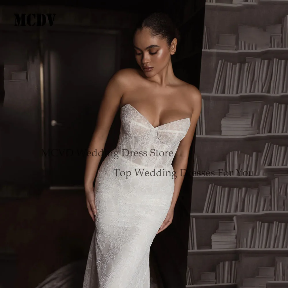 MCDV プラスサイズのレースのウェディングドレス女性のための取り外し可能なスリーブストラップレスの花嫁ドレスケープマーメイドローブデマリエカスタマイズ