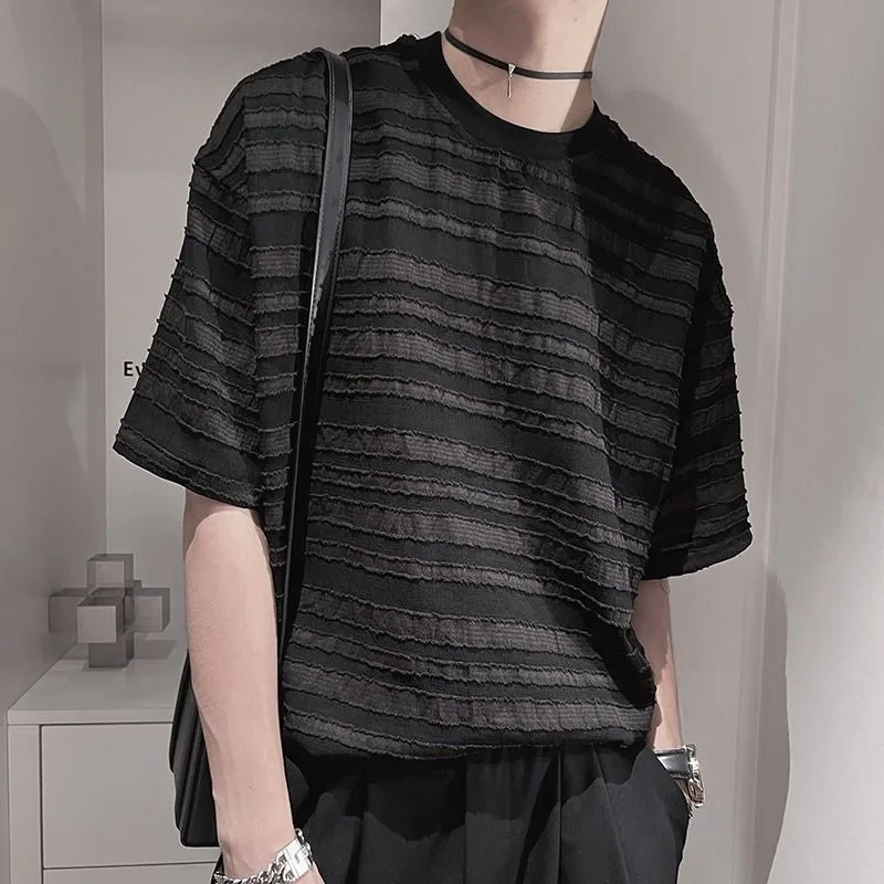 2025 letni strój nastrojowy nowe produkty fajna oddychająca męska koszulka z krótkim rękawem w paski Hollow stylista T-shirt plaża Trend podróżniczy