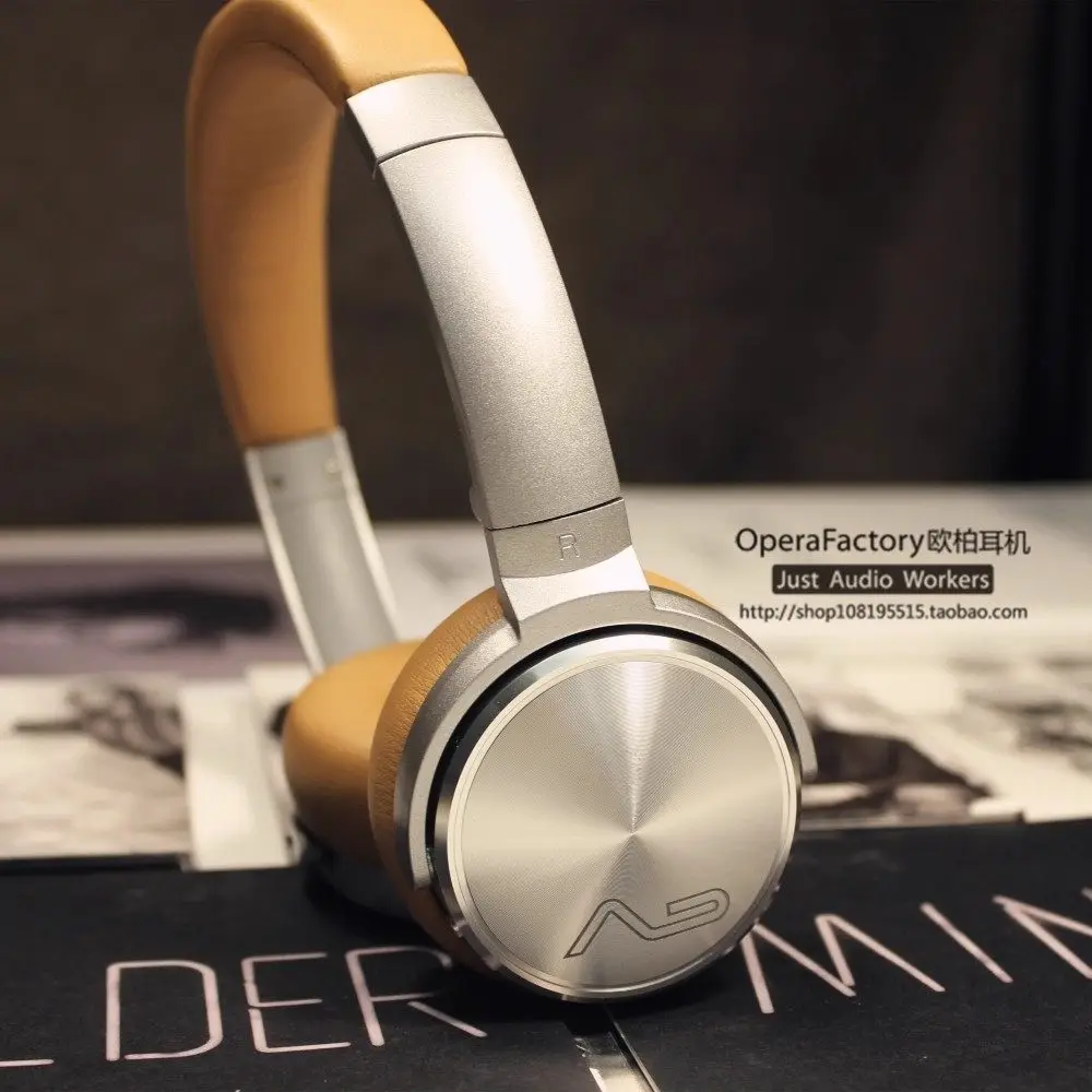 German Voice Berlin High-end Bluetooth Headset Portable Bluetooth Headset Wireless Subwoofer Ultra-long Battery Life