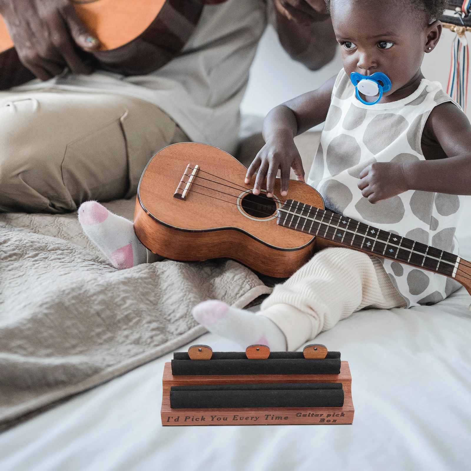 

1Set Wood Guitar Picks Storage Holder Case Smooth Lightweight Guitar for Folk Stringed Instruments Capo Organizer