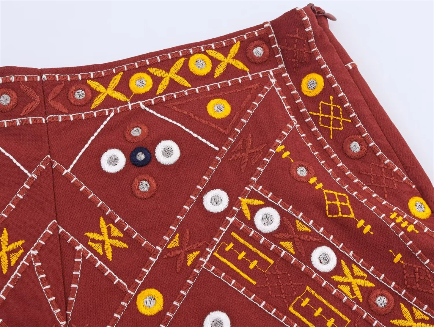 レディースファッション Vネック 刺繍入りパンツスーツ ショート丈 カジュアル ベストトップとショートパンツセット レディース服の新トレンド