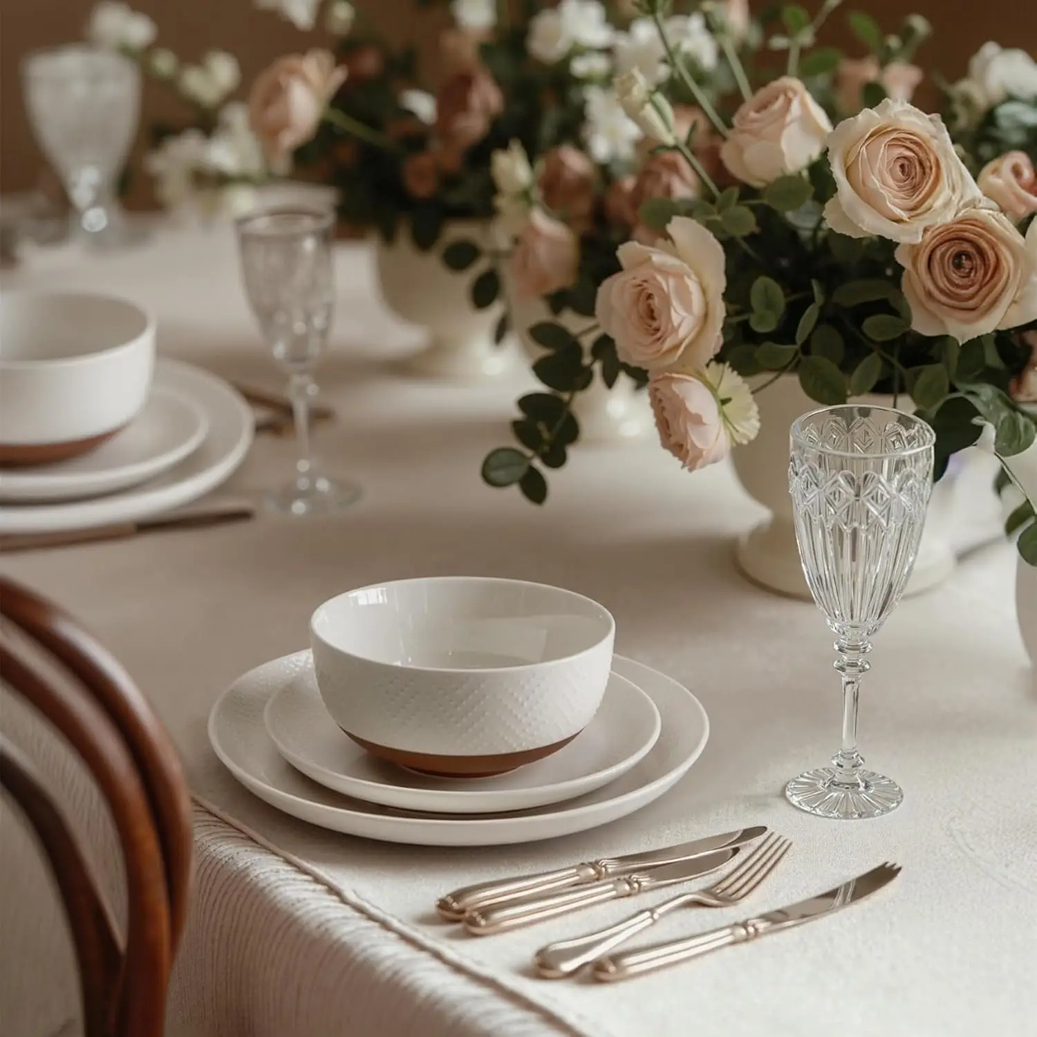 أطقم أواني طعام من البورسلين تتسع لـ 4 أشخاص، طقم أطباق وأطباق منقوشة يدويًا مكونة من 12 قطعة مع سطح من الطين الريفي والخدش R