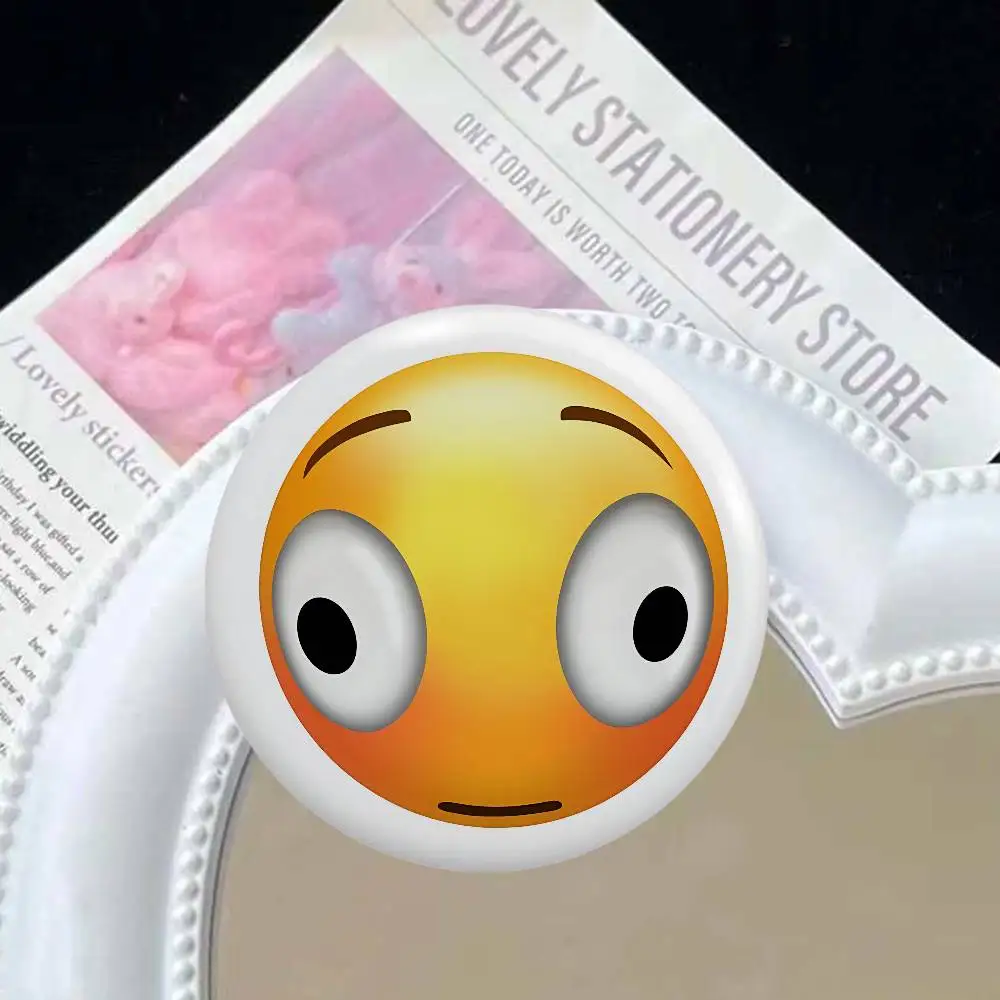 مضحك الرموز التعبيرية لطيف شارات لينة زر دبوس مشرق مطبوعة أيقونة هدية للأصدقاء شارة طوق بروش التلبيب دبوس معدني #3