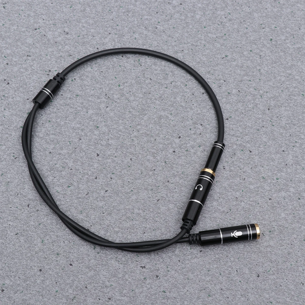

1 to 2 3.5mm Splitter Cable for Headset with Audio and Mic Functionality Compatible with Pc Cd Player Portable Device Shared