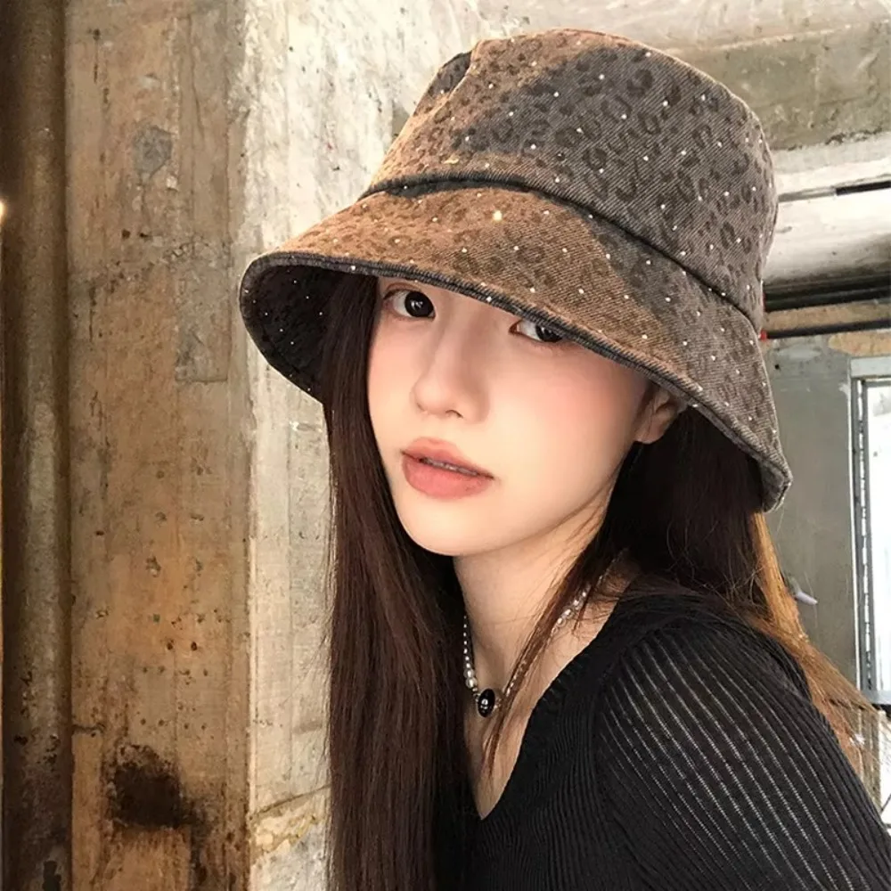 ليوبارد طباعة صياد قبعة مطرزة الراين دلو القبعات حافة كبيرة تغطي الوجه واقية من الشمس حوض قبعة الربيع الصيف