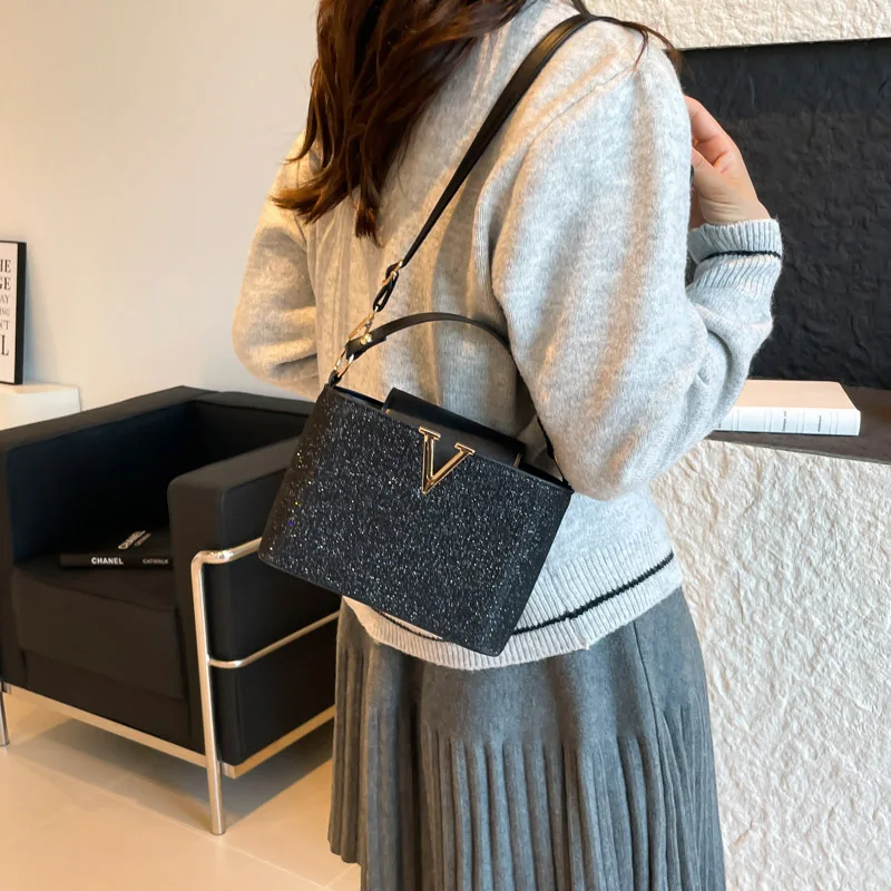 

Женская пригородная сумка премиум-класса 2025 года — модная ценная, легкая, роскошная текстура, повседневная сумка через плечо