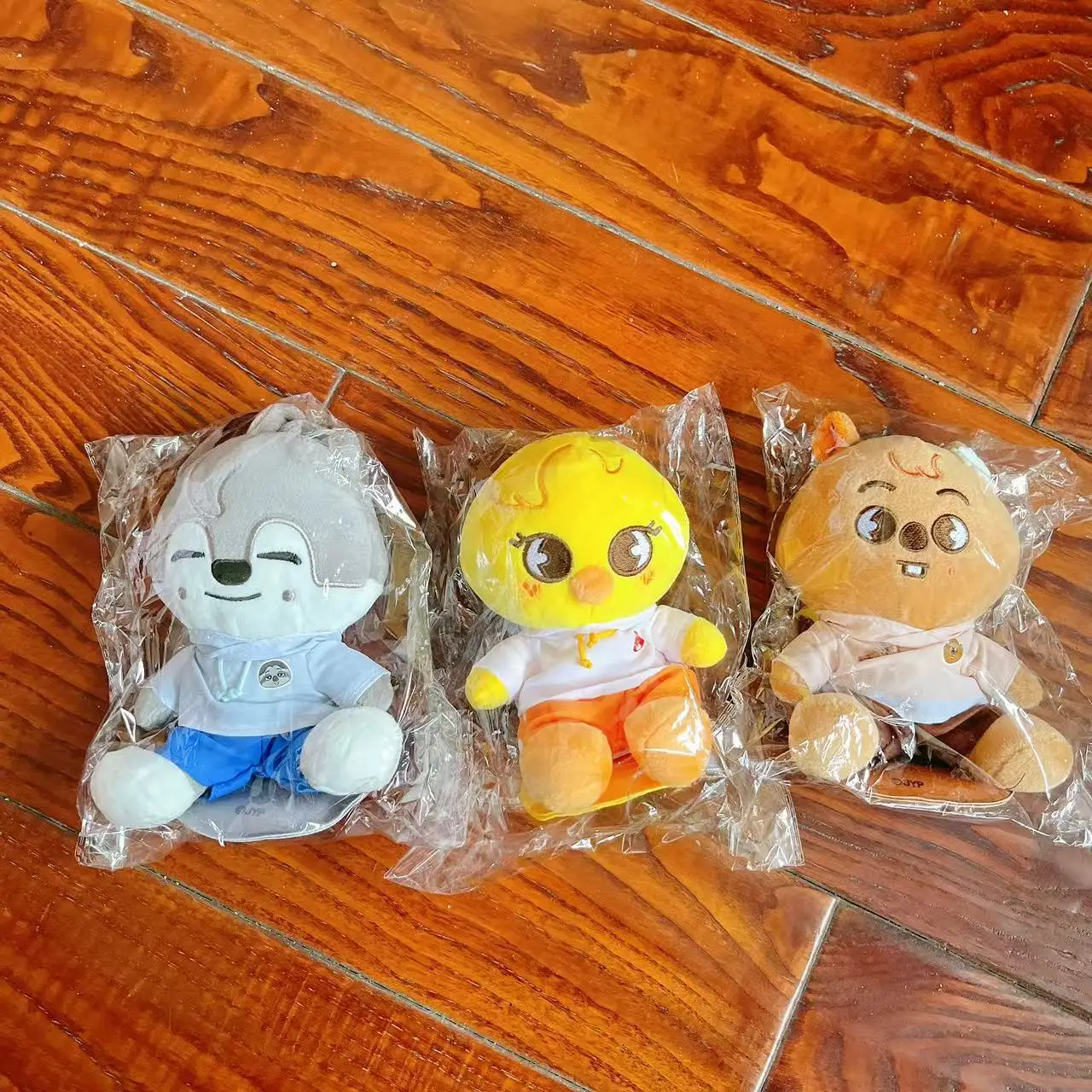 La dernière poupée en peluche de la joint-venture SKZOO 2026. La version similaire aux célébrités est un cadeau idéal pour les amis comme cadeau de vacances.