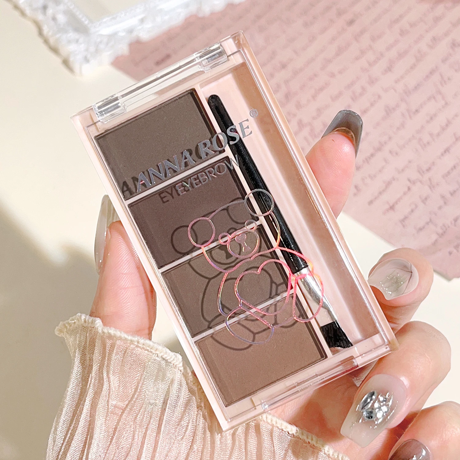 Placa de polvo para cejas de cuatro colores, resistente al agua, natural, tridimensional, de larga duración, aspecto de maquillaje diario para principiantes ﻿