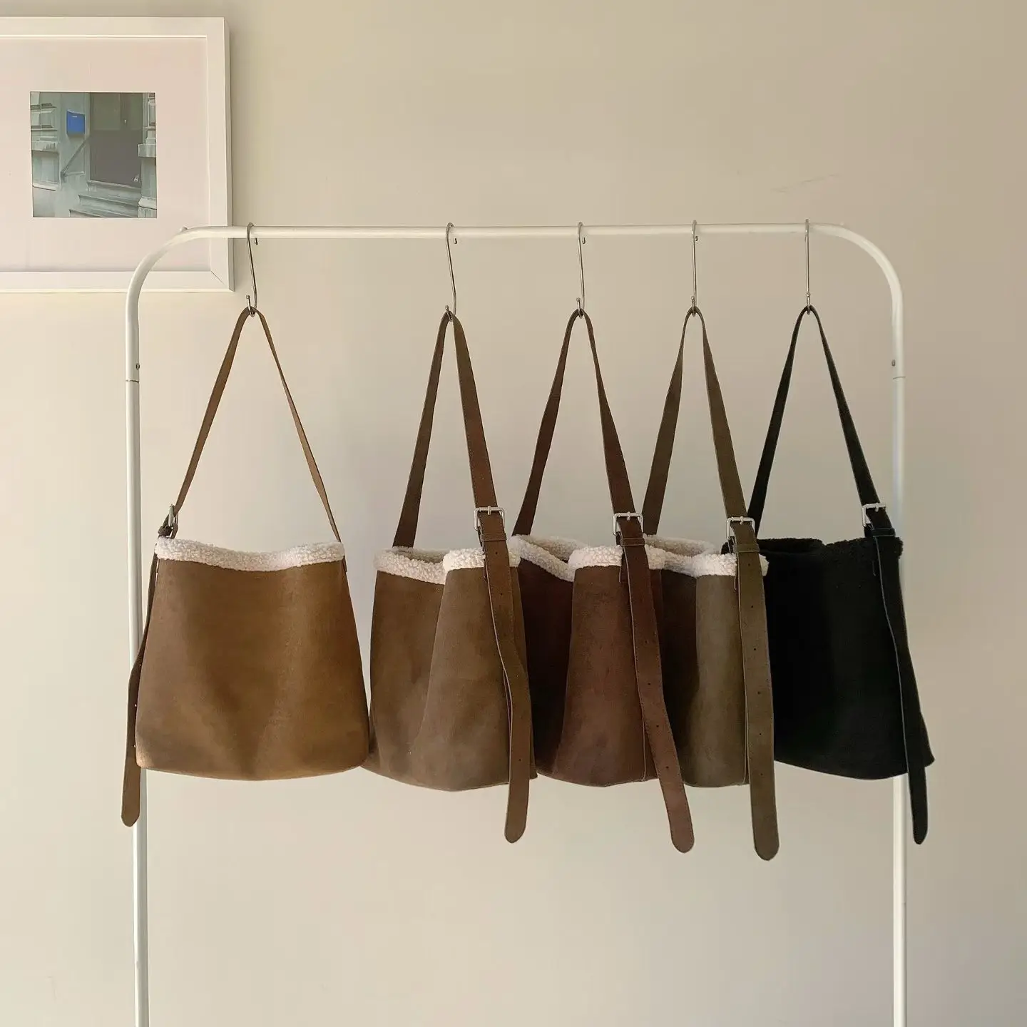 

Сумка-ведро из овечьей шерсти для женщин, осенне-зимняя однотонная простая сумка на плечо, корейская мода, женские сумки в стиле ретро